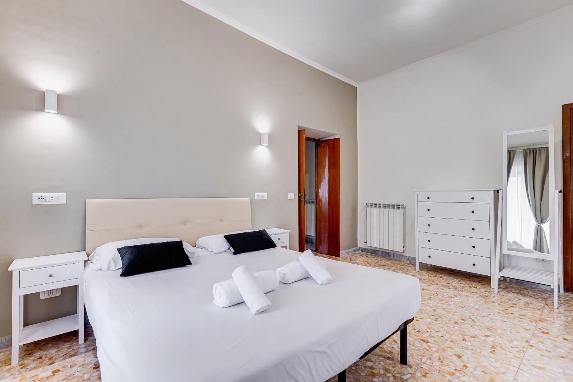 Vivilo Collection - San Vito View Apartment - 3 Bdr 2 Baths Roma Dış mekan fotoğraf